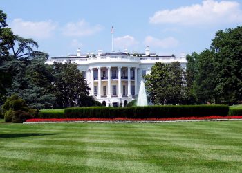 Secondo attentato a Donald Trump mentre gioca a Golf: tensione alla Casa Bianca