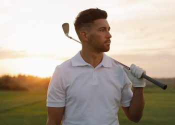 L’abbigliamento perfetto per un golfista: comfort, stile e funzionalità